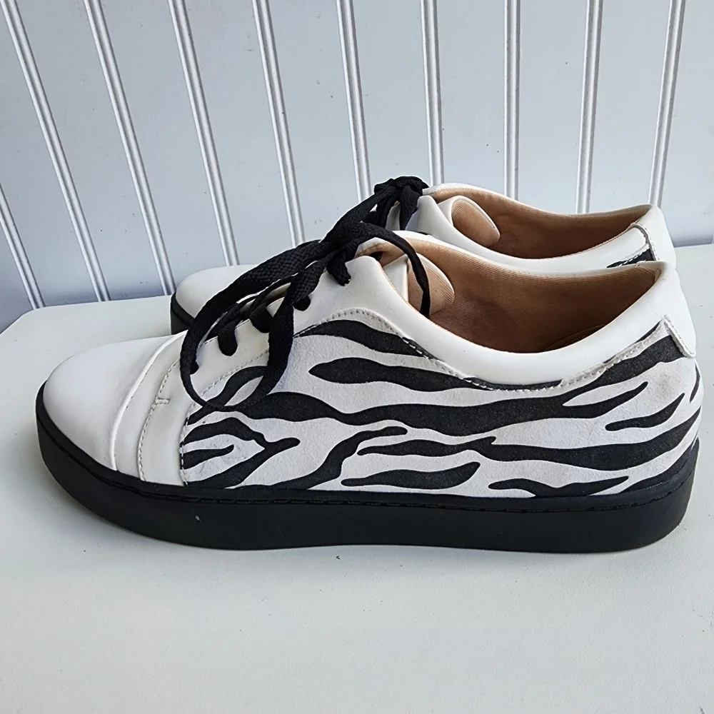 JOURNEE COLLECTION Womens Black White Taschi Cap Toe Platform Sneakers Shoes 8.5